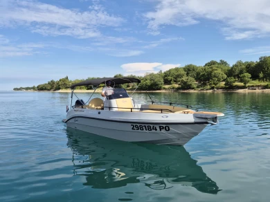Motorboat for rent Poreč at the best price