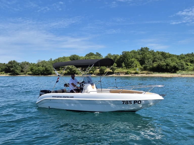 Bateau à moteur à louer à Poreč au meilleur prix