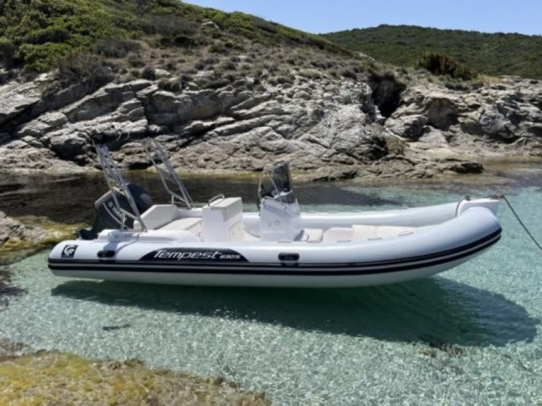 Semi-rigide à louer à Le Lavandou au meilleur prix