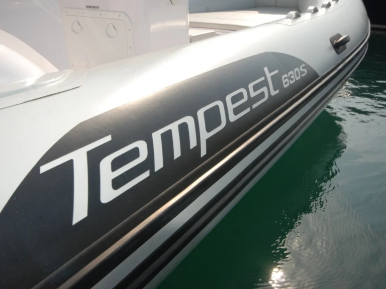 Location Semi-rigide à Le Lavandou - Capelli Tempest 630