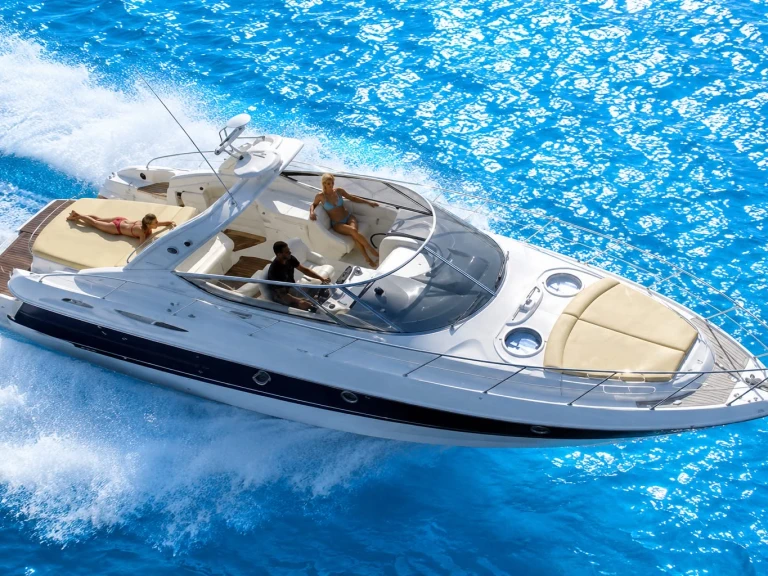 Louer Bateau à moteur avec ou sans skipper Cranchi à Antibes
