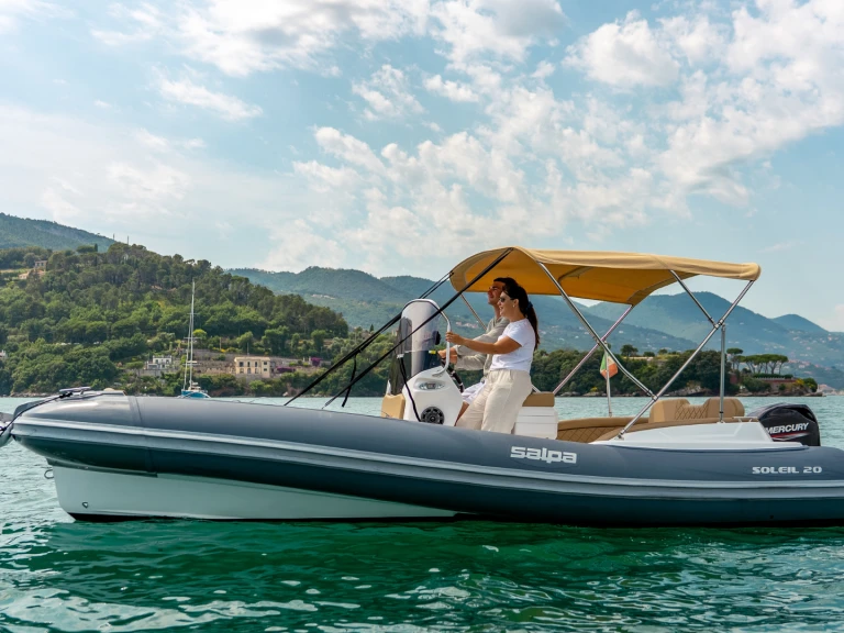 Louer Semi-rigide avec ou sans skipper Salpa à La Spezia