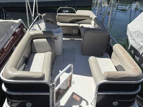 Bateau à moteur à louer à Aix-les-Bains au meilleur prix