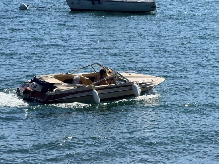 Louer Bateau à moteur avec ou sans skipper Glastron à Stresa