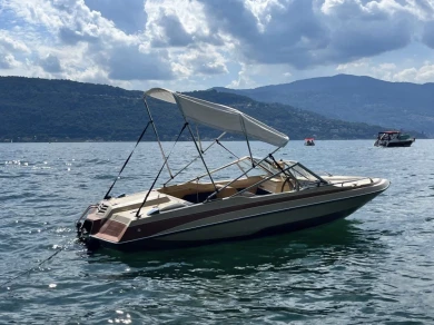 Noleggio Barca a motore Glastron con patente nautica