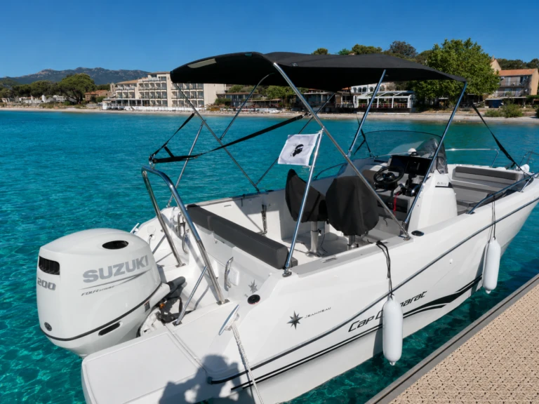 Bateau à moteur à louer à Porto-Vecchio au meilleur prix