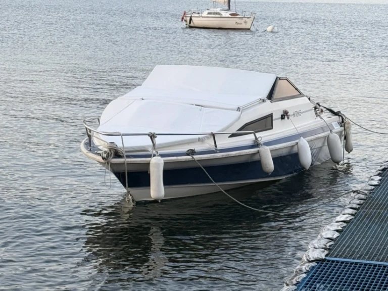 Location Bateau à moteur A HELLAS avec permis