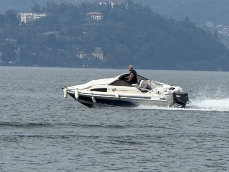 A HELLAS Hermes  a louer à Stresa