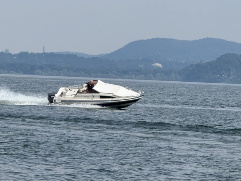 Louez un A HELLAS Hermes  à Stresa