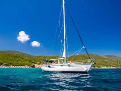 Charter a Bavaria Bavaria 47 in Perigiali on Samboat