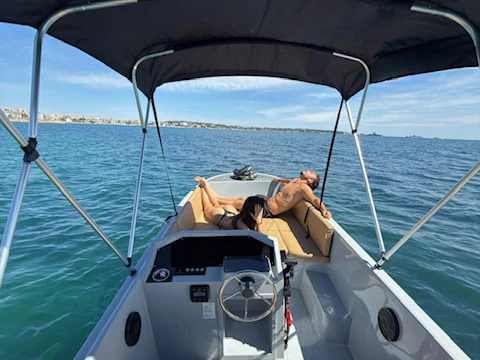 Bateau à moteur à louer à France au meilleur prix