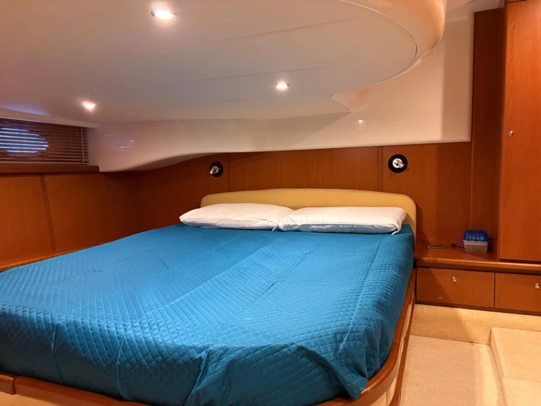 Azimut Atlantis 42 a louer à San Teodoro