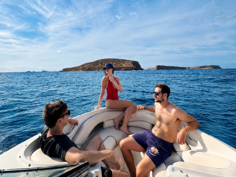 Louer Bateau à moteur avec ou sans skipper Sea Ray à Sant Antoni de Portmany