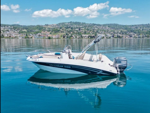 Louer Bateau à moteur avec ou sans skipper Titanium à Pully