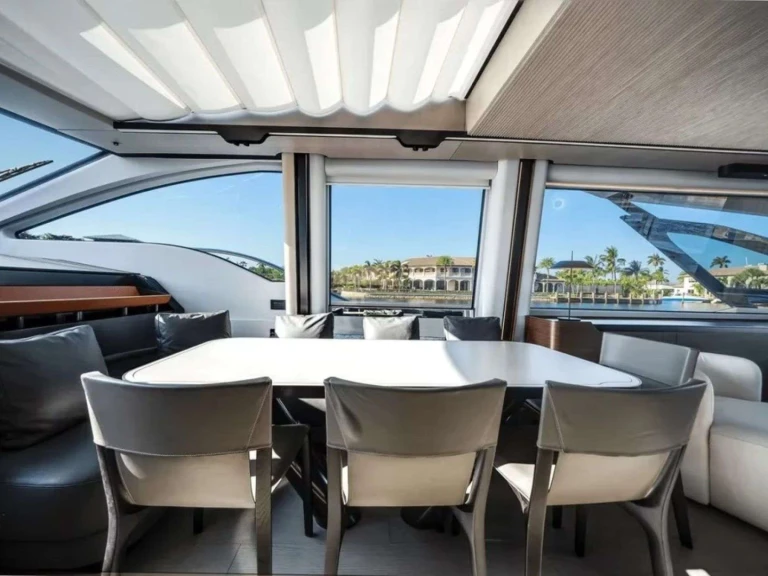 Location bateau Miami pas cher Six Seven