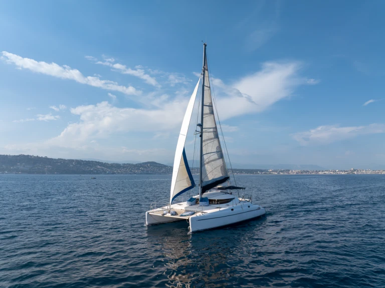 Louer Catamaran avec ou sans skipper Fountaine Pajot à Cannes