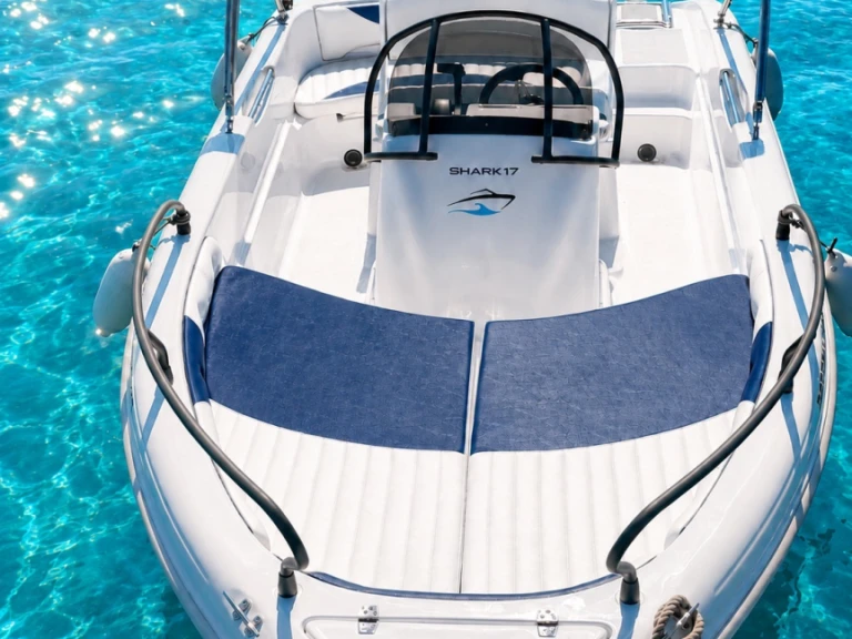Bateau à moteur à louer à Saint-Laurent-du-Var au meilleur prix