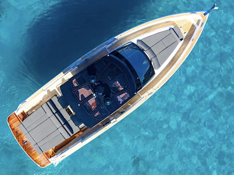 Location Bateau à moteur à Port de Saint Tropez - Fjord Fjord 52 Open