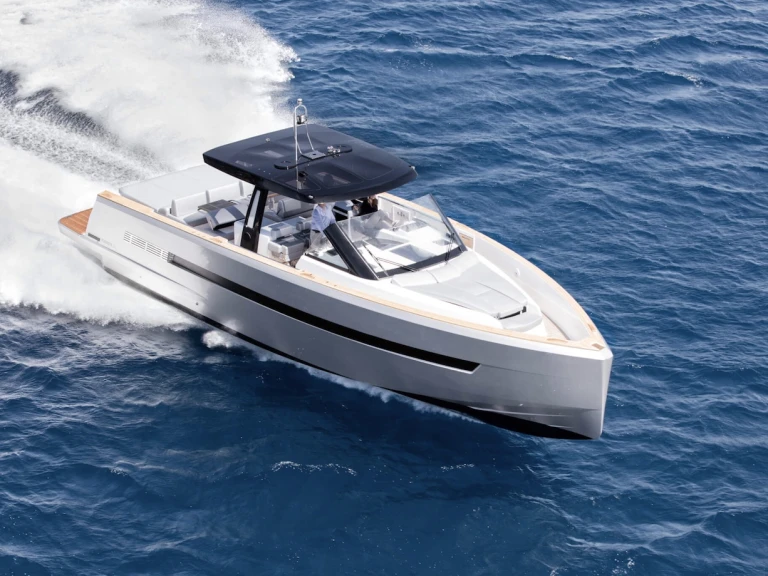 Location bateau Port de Saint Tropez pas cher Fjord 52 Open