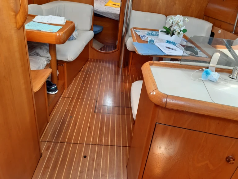 Location bateau Jeanneau Sun Odyssey 40 à Marina Lido sur Samboat