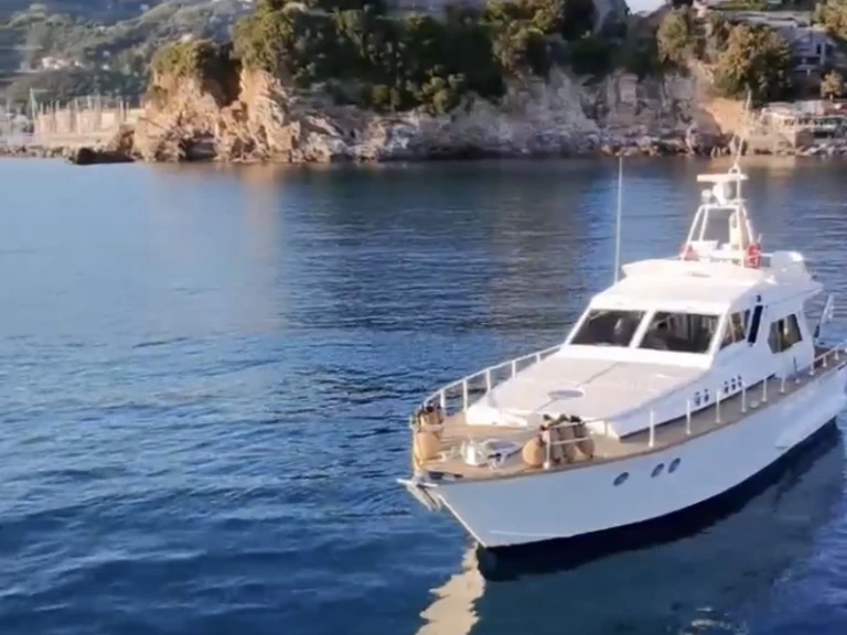 Bateau à moteur à louer à La Spezia au meilleur prix