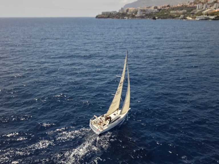 Louer Voilier avec ou sans skipper Jeanneau à Porto do Funchal