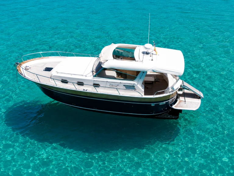 Location à Port de Port Mahon - Apreamare 100 comfort sur SamBoat