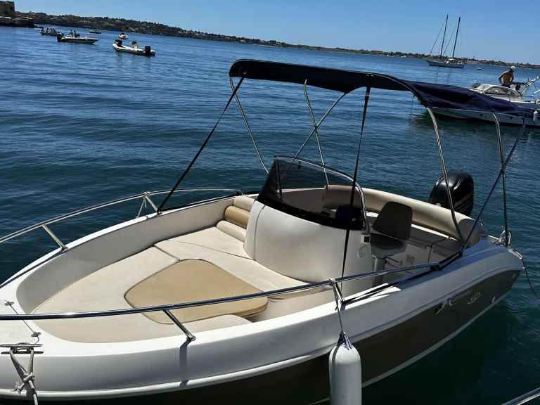 Louez un Kamarina 505 à Siracusa