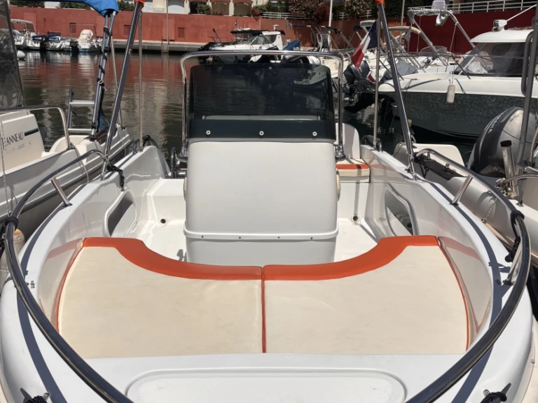 Bateau à moteur à louer à Port Fréjus au meilleur prix