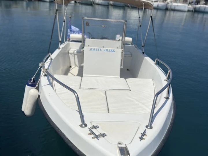 Bateau à moteur à louer à San Foca au meilleur prix
