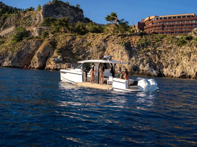 Location bateau Giardini-Naxos pas cher SAXDOR 400 GTS
