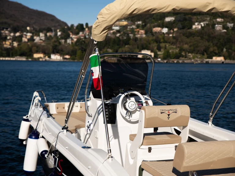Bateau à moteur à louer à Côme (Ville) au meilleur prix