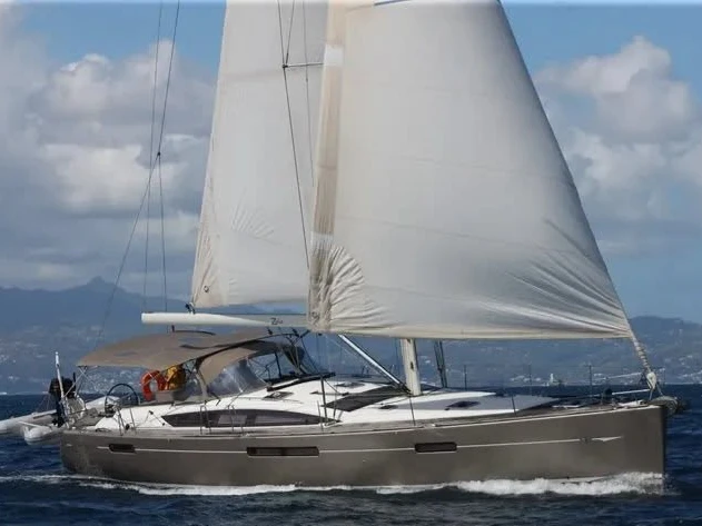 Location bateau Rodney Bay pas cher Jeanneau 53