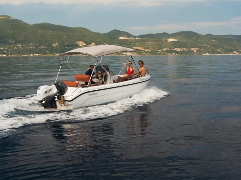 Bateau à moteur à louer à Zakynthos au meilleur prix
