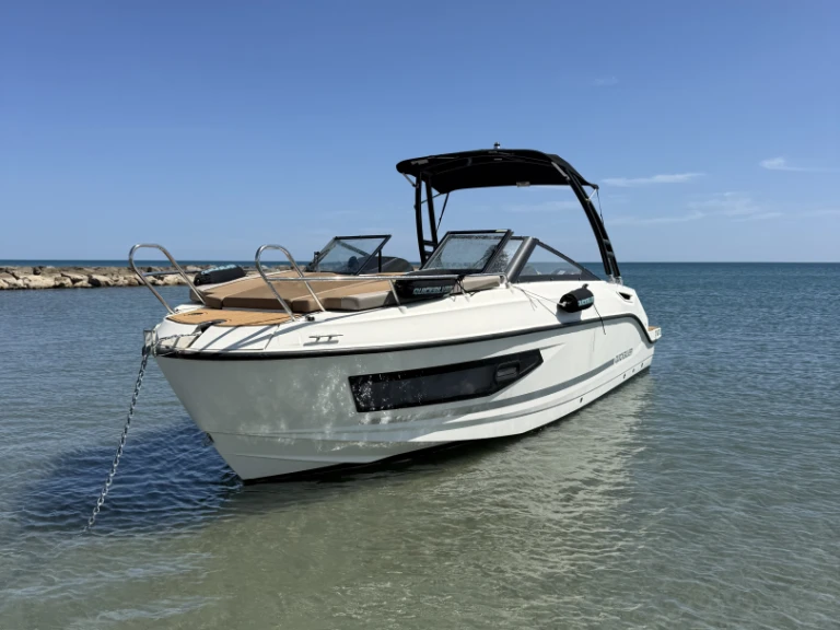 Bateau à moteur à louer à Port-Camargue au meilleur prix