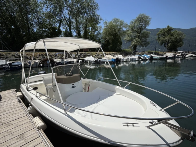 Louez un Sessa Marine Key Largo 16 à Aix-les-Bains