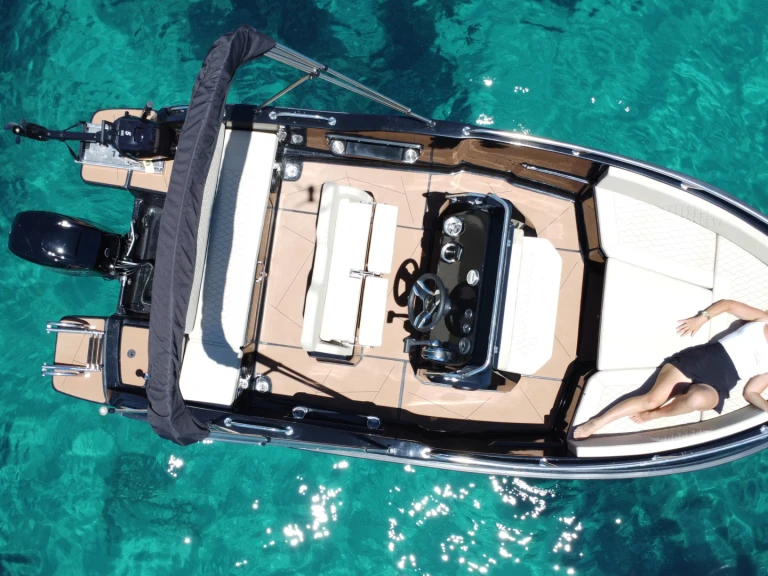 Louer Bateau à moteur avec ou sans skipper Nireus à Mykonos (Ville)