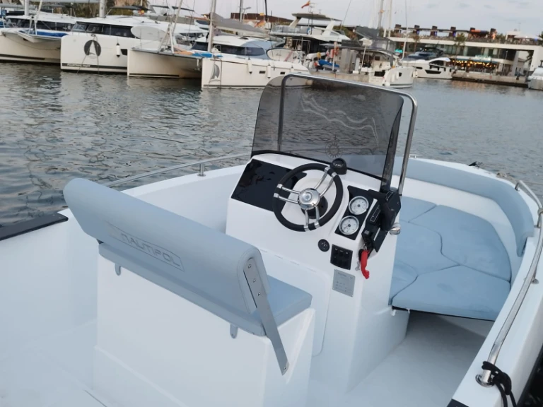 Louer Bateau à moteur avec ou sans skipper Nautipol à Espagne