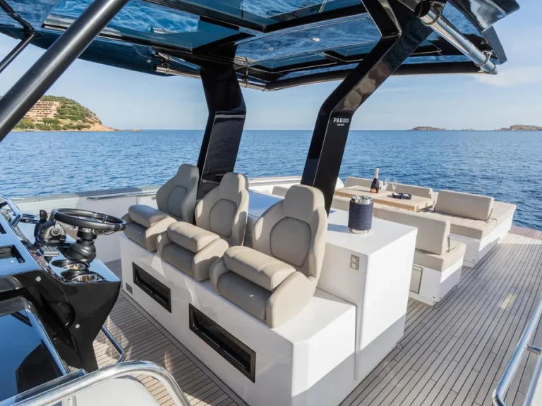 Location à Juan-les-Pins - Pardo Yachts Pardo 43 sur SamBoat