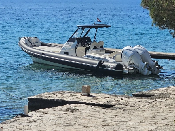 Location bateau Nuova Jolly Prince 30 à Marina Zenta sur Samboat