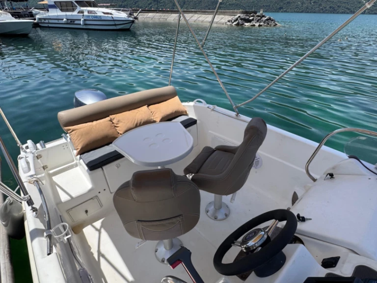 Location bateau Aix-les-Bains pas cher B2 Marine