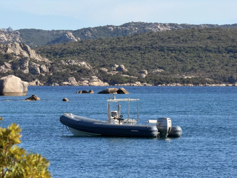 Location bateau Novamarine RH 700 à Poltu Quatu sur Samboat