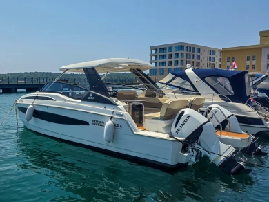 Boat rental Aquila Aquila 32 Sport in Pula on Samboat