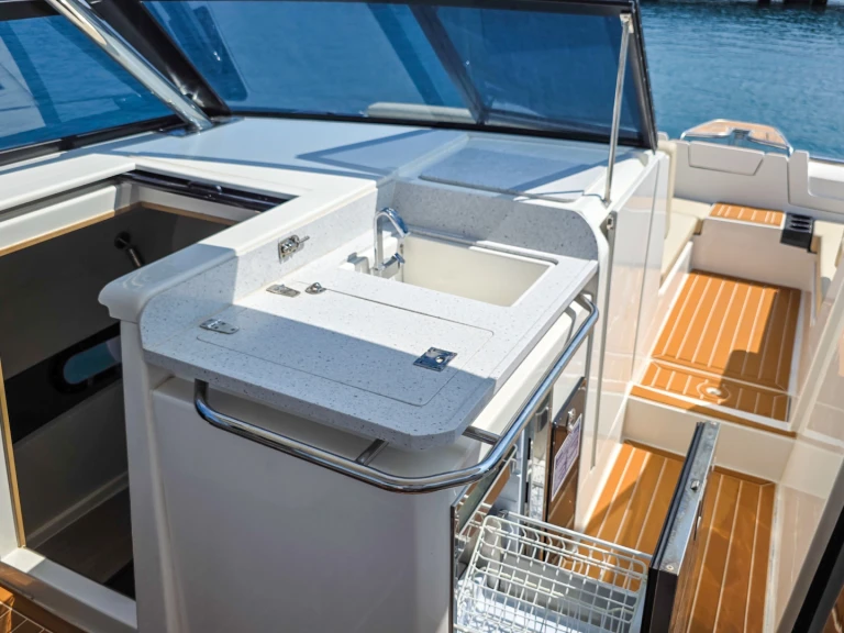 Location Bateau à moteur Aquila avec permis