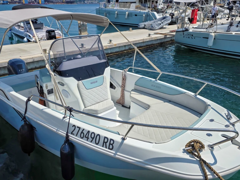 Location Bateau à moteur Salpa avec permis
