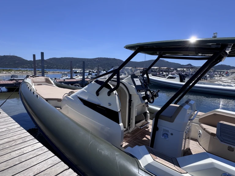 Louer Semi-rigide avec ou sans skipper Nuova Jolly à Propriano