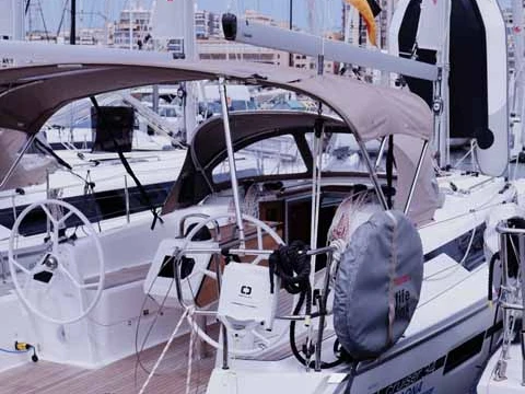 Louez un Bavaria Cruiser 34 à Lefkáda