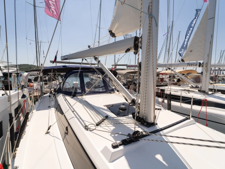 Louez un Bavaria Bavaria C38 à Pirovac