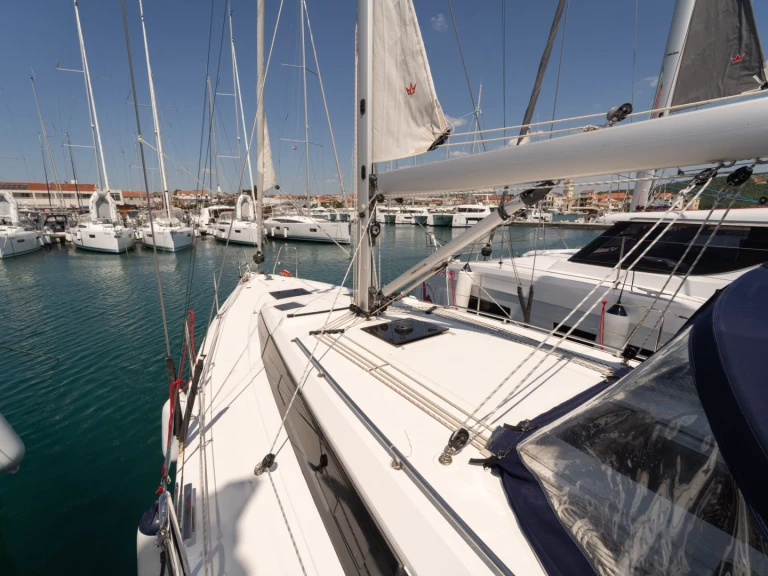Location bateau Pirovac pas cher Bavaria C38