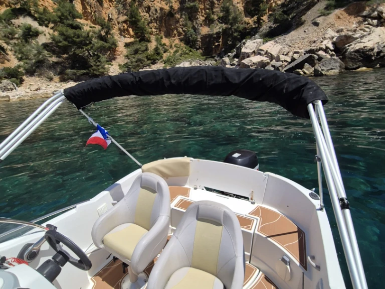 Location Bateau à moteur Bénéteau avec permis